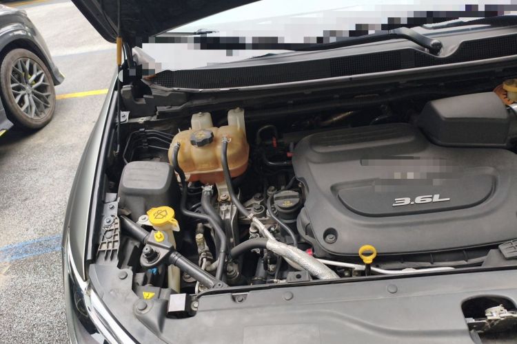 Used Chrysler Grand Voyager 2017 3.6L Premium Edition Engine Bay Right