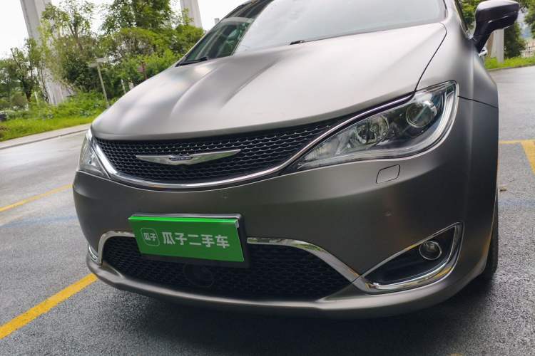 Used Chrysler Grand Voyager 2017 3.6L Premium Edition Front