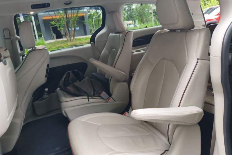 Used Chrysler Grand Voyager 2017 3.6L Premium Edition Left Rear Seat