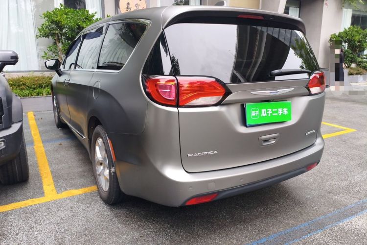 Used Chrysler Grand Voyager 2017 3.6L Premium Edition Rear Left 45 Deg