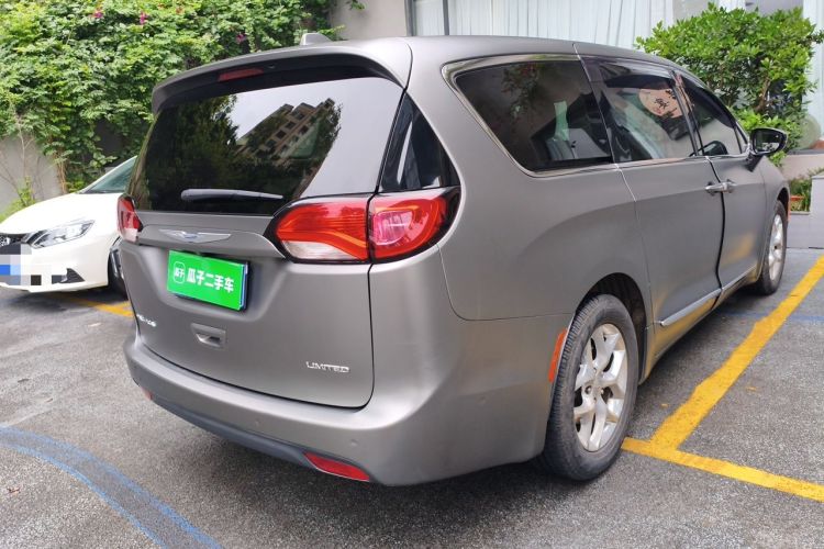 Used Chrysler Grand Voyager 2017 3.6L Premium Edition Rear Right 45 Deg