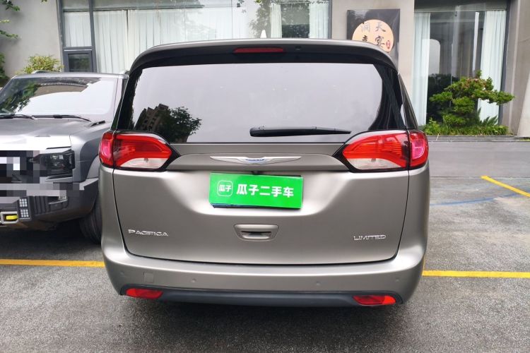 Used Chrysler Grand Voyager 2017 3.6L Premium Edition Rear