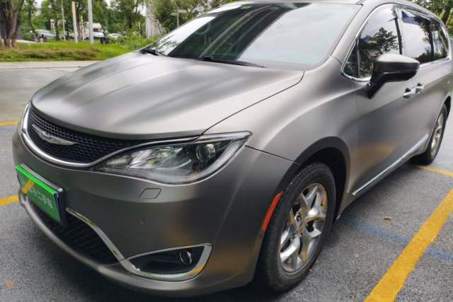 Used Chrysler Grand Voyager 2017 3.6L Premium Edition
