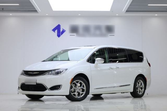 Used Chrysler Grand Voyager 2017 3.6L Premium Edition