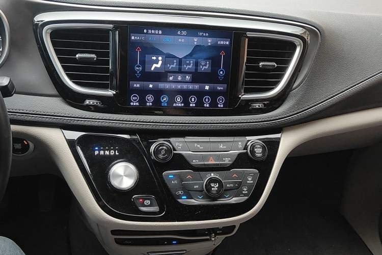 Used Chrysler Grand Voyager 2017 3.6L Premium Edition Audio And AC Panel