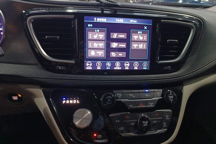 Used Chrysler Grand Voyager 2017 3.6L Premium Edition Audio And AC Panel