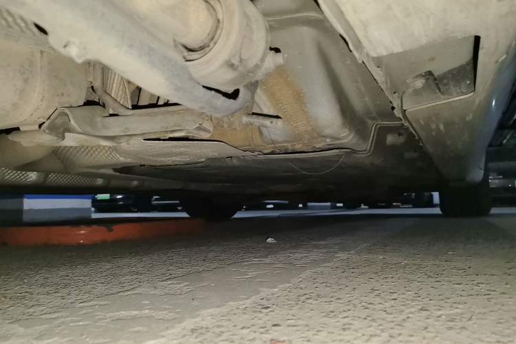 Used Chrysler Grand Voyager 2017 3.6L Premium Edition Chassis Rear Right