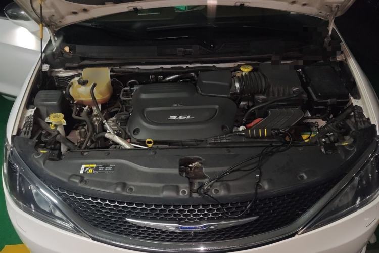 Used Chrysler Grand Voyager 2017 3.6L Premium Edition Engine Bay