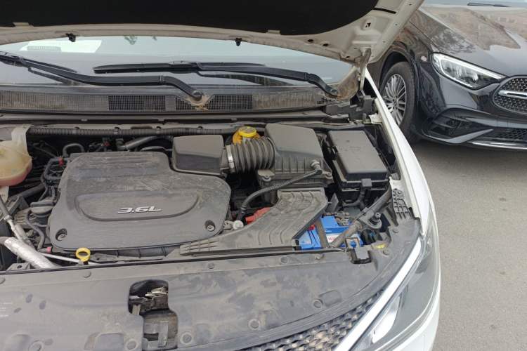 Used Chrysler Grand Voyager 2017 3.6L Premium Edition Engine Bay Left