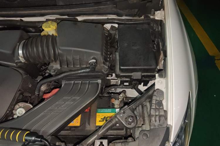 Used Chrysler Grand Voyager 2017 3.6L Premium Edition Engine Bay Left