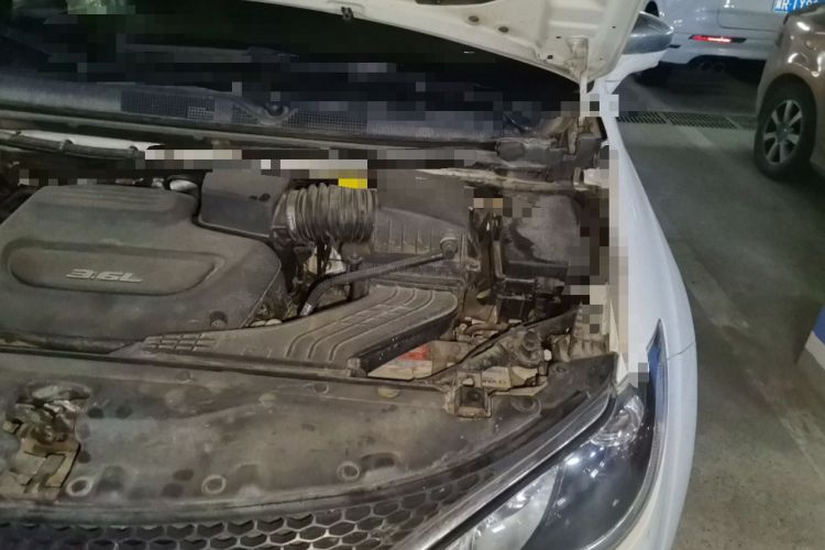 Used Chrysler Grand Voyager 2017 3.6L Premium Edition Engine Bay Left