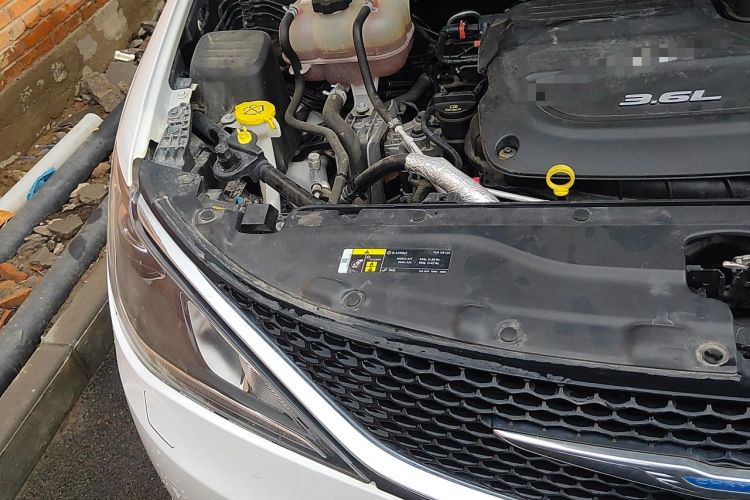 Used Chrysler Grand Voyager 2017 3.6L Premium Edition Engine Bay Right