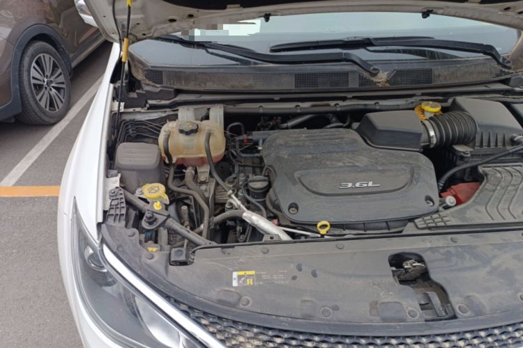 Used Chrysler Grand Voyager 2017 3.6L Premium Edition Engine Bay Right
