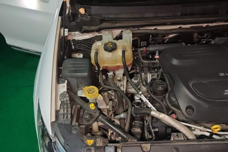 Used Chrysler Grand Voyager 2017 3.6L Premium Edition Engine Bay Right