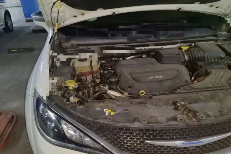 Used Chrysler Grand Voyager 2017 3.6L Premium Edition Engine Bay Right