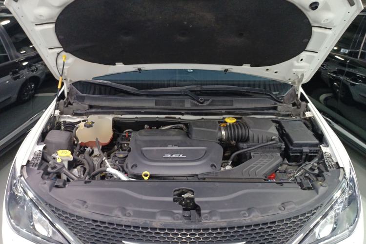 Used Chrysler Grand Voyager 2017 3.6L Premium Edition Engine Bay