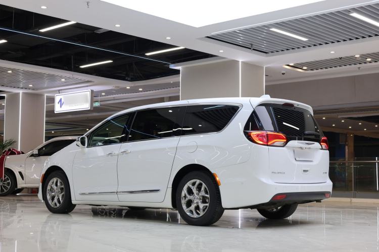 Used Chrysler Grand Voyager 2017 3.6L Premium Edition Exterior 3