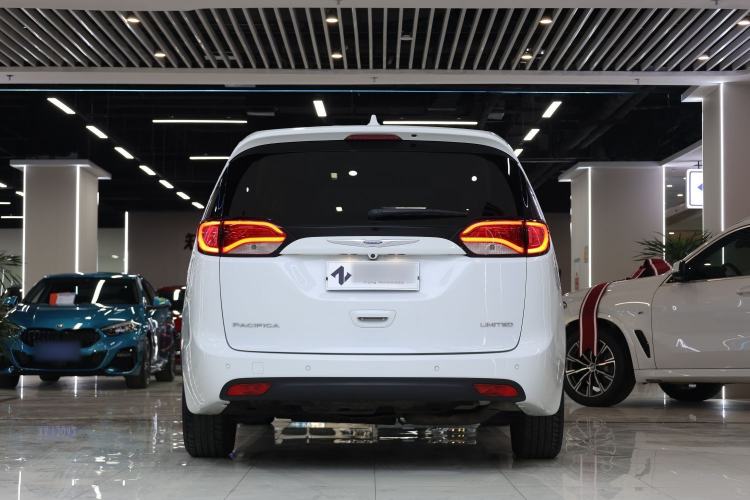 Used Chrysler Grand Voyager 2017 3.6L Premium Edition Exterior 5