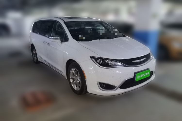 Used Chrysler Grand Voyager 2017 3.6L Premium Edition Front Right 45 Deg