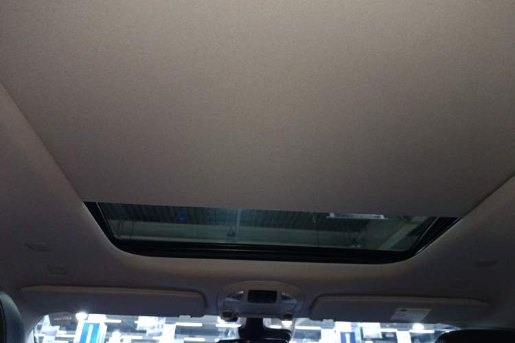 Used Chrysler Grand Voyager 2017 3.6L Premium Edition Headliner