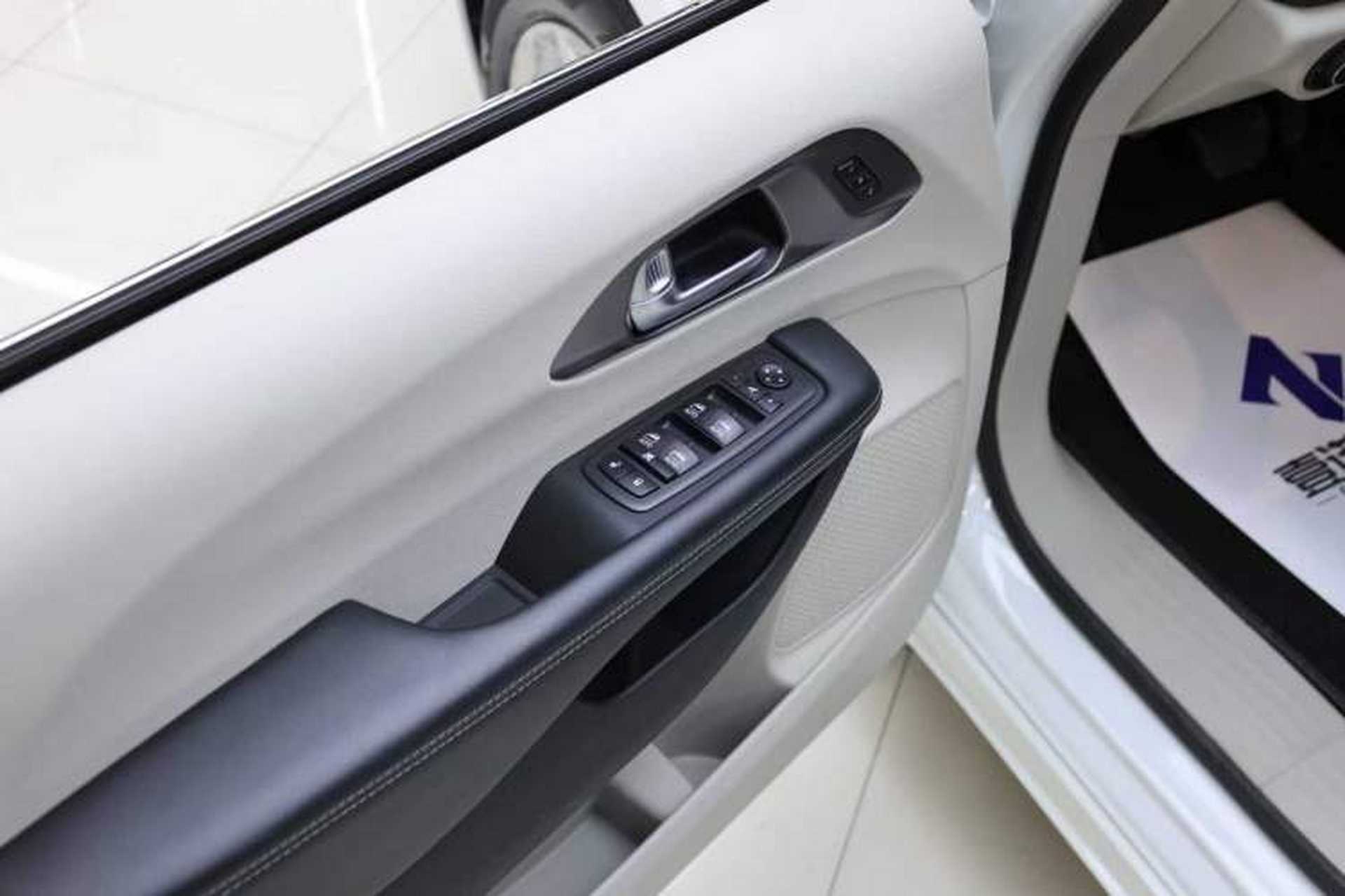 Used Chrysler Grand Voyager 2017 3.6L Premium Edition Interior 2