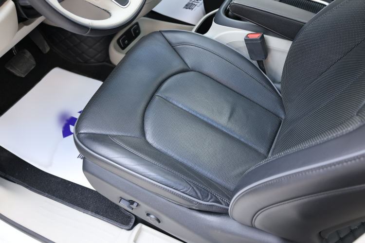 Used Chrysler Grand Voyager 2017 3.6L Premium Edition Interior 6