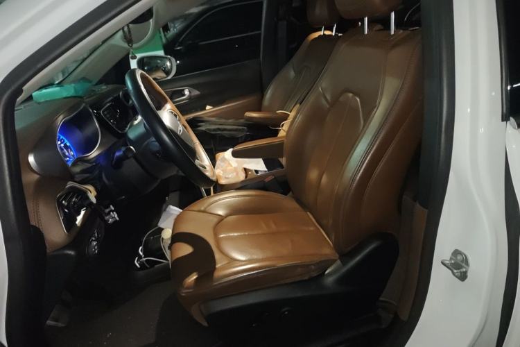 Used Chrysler Grand Voyager 2017 3.6L Premium Edition Left Front Seat
