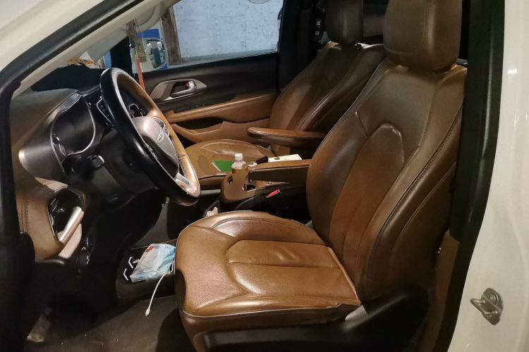 Used Chrysler Grand Voyager 2017 3.6L Premium Edition Left Front Seat