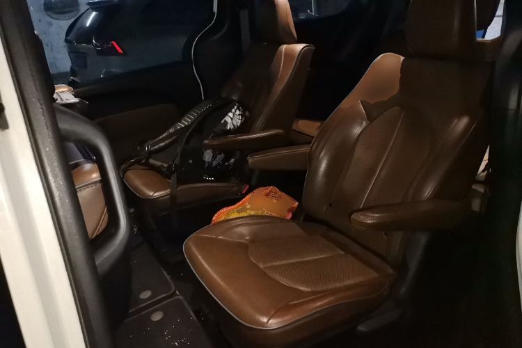 Used Chrysler Grand Voyager 2017 3.6L Premium Edition Left Rear Seat