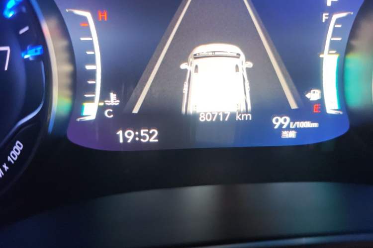 Used Chrysler Grand Voyager 2017 3.6L Premium Edition Odometer Close Up