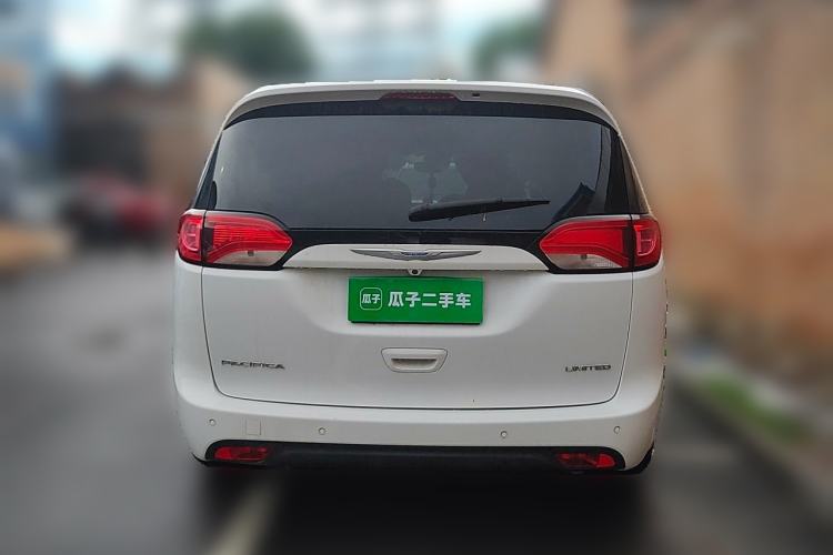 Used Chrysler Grand Voyager 2017 3.6L Premium Edition Rear