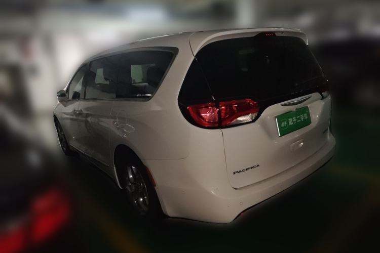 Used Chrysler Grand Voyager 2017 3.6L Premium Edition Rear Left 45 Deg