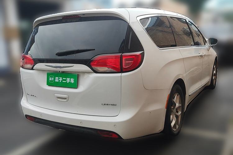 Used Chrysler Grand Voyager 2017 3.6L Premium Edition Rear Right 45 Deg