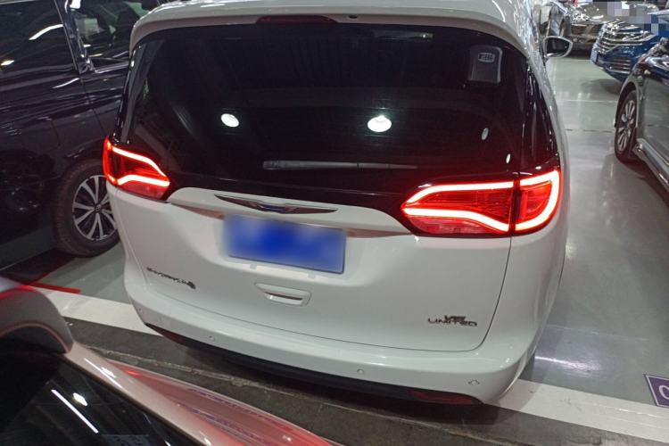 Used Chrysler Grand Voyager 2017 3.6L Premium Edition Rear