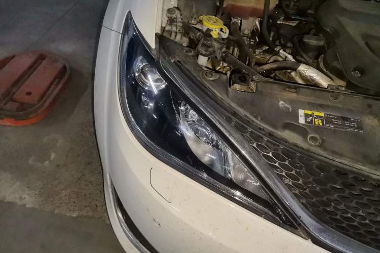 Used Chrysler Grand Voyager 2017 3.6L Premium Edition Right Front Headlight