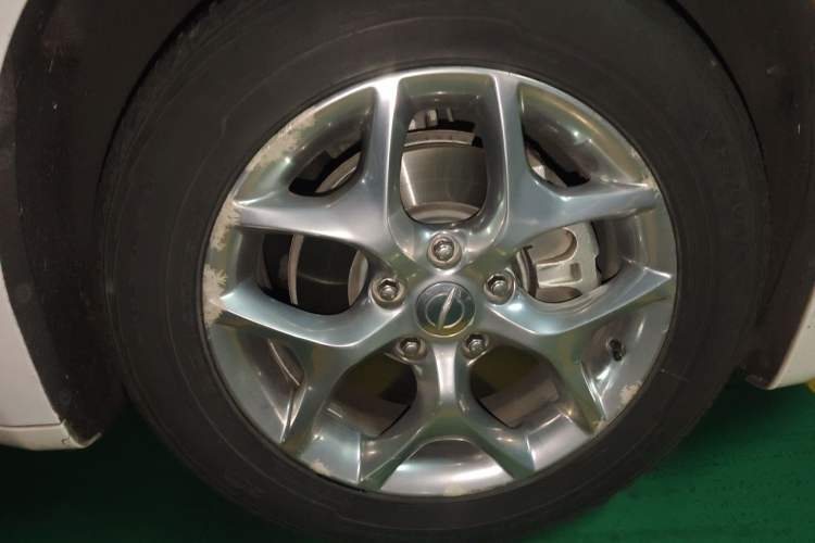Used Chrysler Grand Voyager 2017 3.6L Premium Edition Right Front Wheel Hub