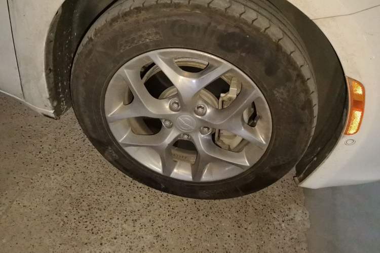 Used Chrysler Grand Voyager 2017 3.6L Premium Edition Right Front Wheel Hub