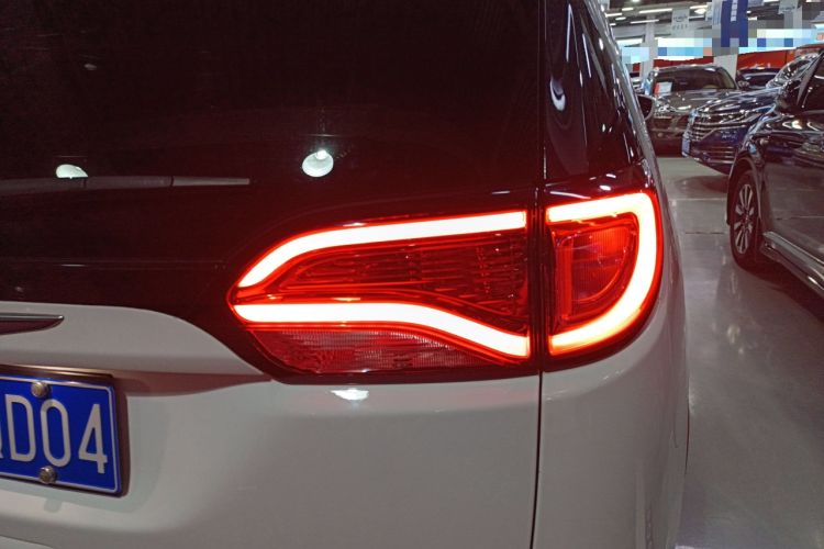 Used Chrysler Grand Voyager 2017 3.6L Premium Edition Right Rear Taillight