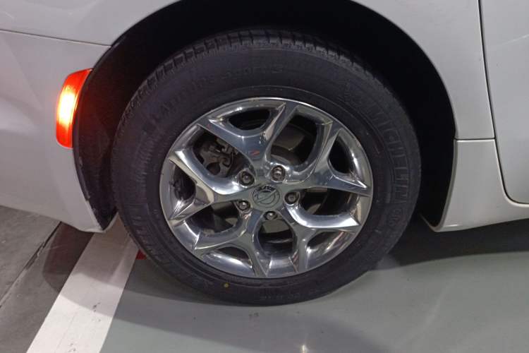 Used Chrysler Grand Voyager 2017 3.6L Premium Edition Right Rear Wheel Hub