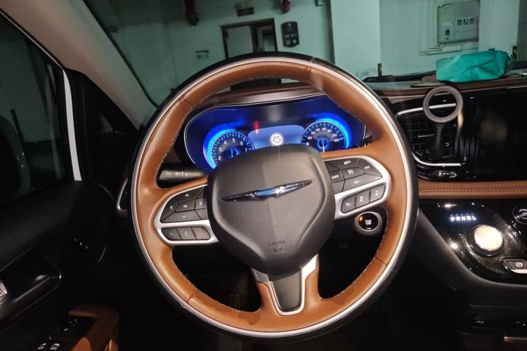 Used Chrysler Grand Voyager 2017 3.6L Premium Edition Steering Wheel