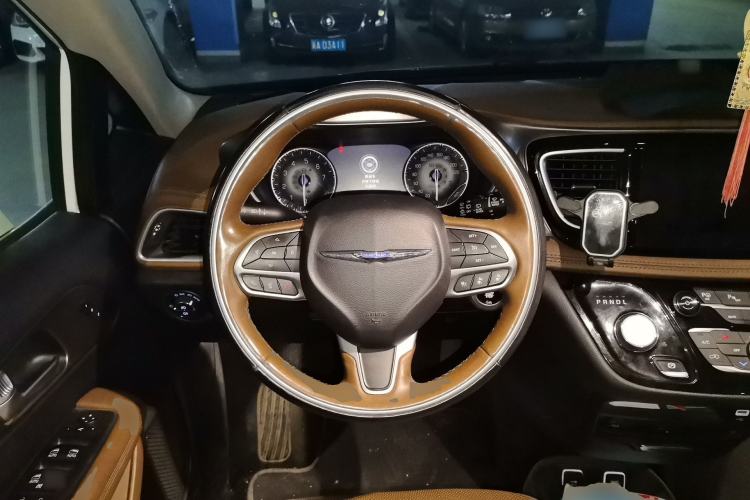 Used Chrysler Grand Voyager 2017 3.6L Premium Edition Steering Wheel