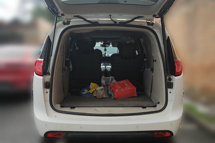Used Chrysler Grand Voyager 2017 3.6L Premium Edition Trunk