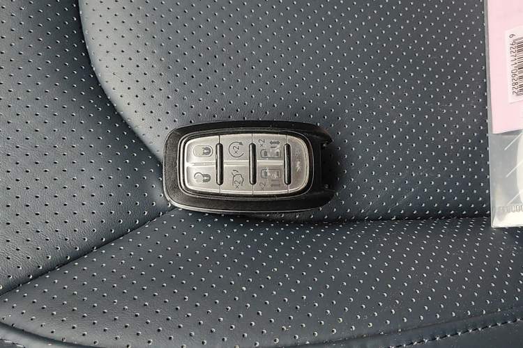 Used Chrysler Grand Voyager 2017 3.6L Premium Edition Vehicle Key