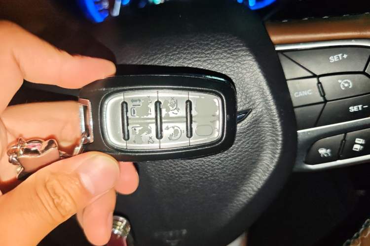 Used Chrysler Grand Voyager 2017 3.6L Premium Edition Vehicle Key