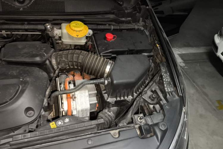 Used Chrysler Grand Voyager PHEV 2018 3.6L Plug-in Hybrid Engine Bay Left