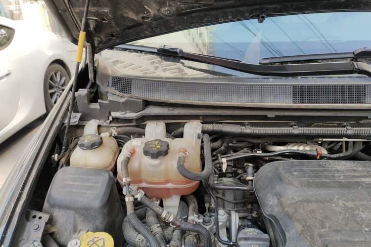 Used Chrysler Grand Voyager PHEV 2018 3.6L Plug-in Hybrid Engine Bay Right