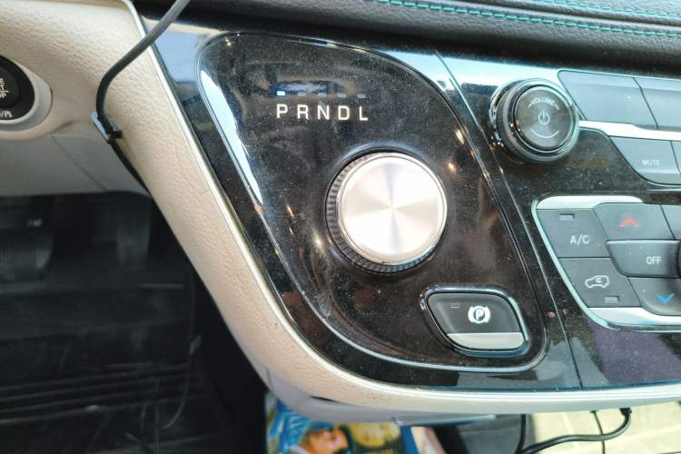 Used Chrysler Grand Voyager PHEV 2018 3.6L Plug-in Hybrid Gear Lever