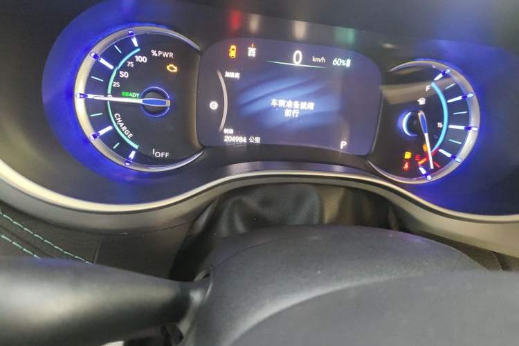 Used Chrysler Grand Voyager PHEV 2018 3.6L Plug-in Hybrid Odometer Close Up