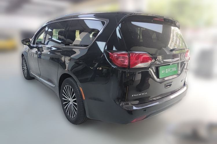 Used Chrysler Grand Voyager PHEV 2018 3.6L Plug-in Hybrid Rear Left 45 Deg