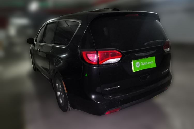 Used Chrysler Grand Voyager PHEV 2018 3.6L Plug-in Hybrid Rear Left 45 Deg